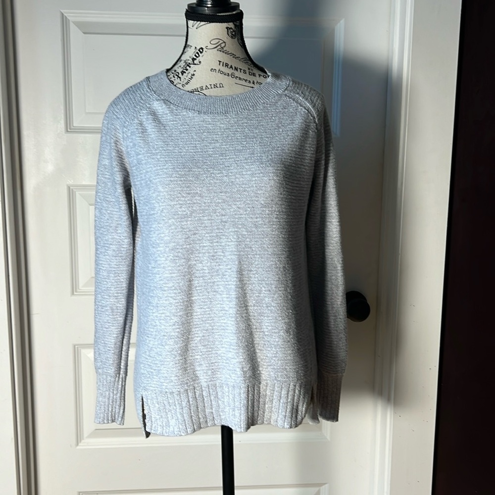 Old Navy gray sweater